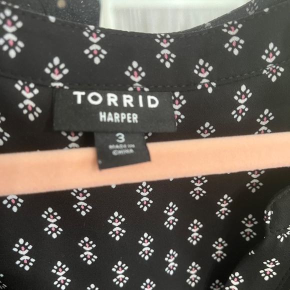 Torrid Harper 3/4 Sleeve Pullover Blouse - Picture 2 of 5